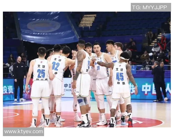 北京足球队状态引发热议球迷对球队表现分歧明显