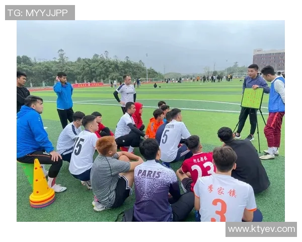 聚焦重庆足球队的意识提升与发展探讨之路 聚焦重庆足球队的意识提升与发展探讨之路