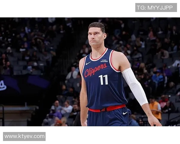 布鲁克洛佩斯的篮球传奇之路与职业生涯的辉煌成就分析 布鲁克洛佩斯的篮球传奇之路与职业生涯的辉煌成就分析