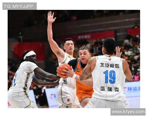 2016年CBA辽宁队与北京队激战回顾精彩瞬间与赛场亮点分析