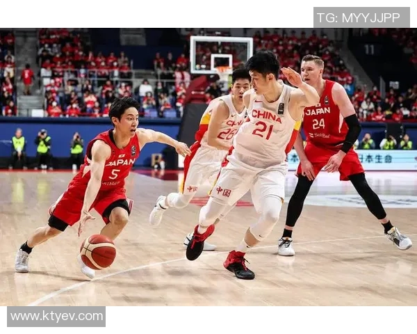 中国男篮迎战黑山男篮全力争胜展现团队实力与拼搏精神