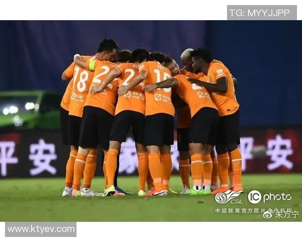 大连队迎战河北华夏幸福全力争胜展现球队实力与斗志