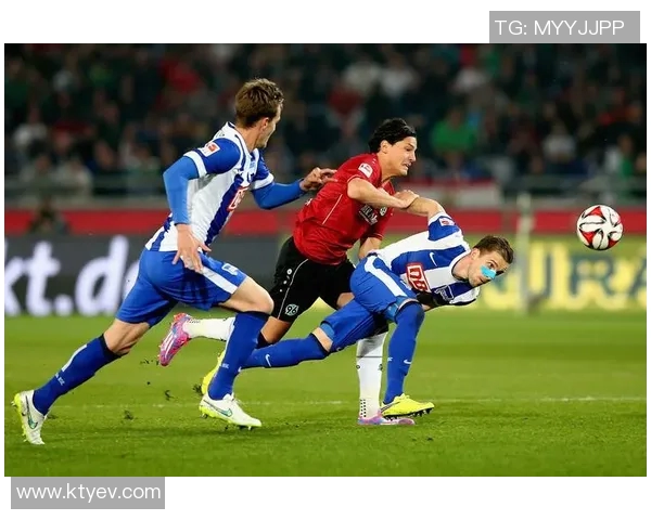 圣保利与科隆竞技的激烈对决揭示了德乙联赛的竞争魅力与球队实力的较量