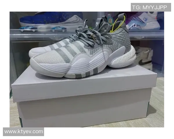 特雷杨领衔新一代篮球明星展现无与伦比的场上魅力与技术 特雷杨领衔新一代篮球明星展现无与伦比的场上魅力与技术